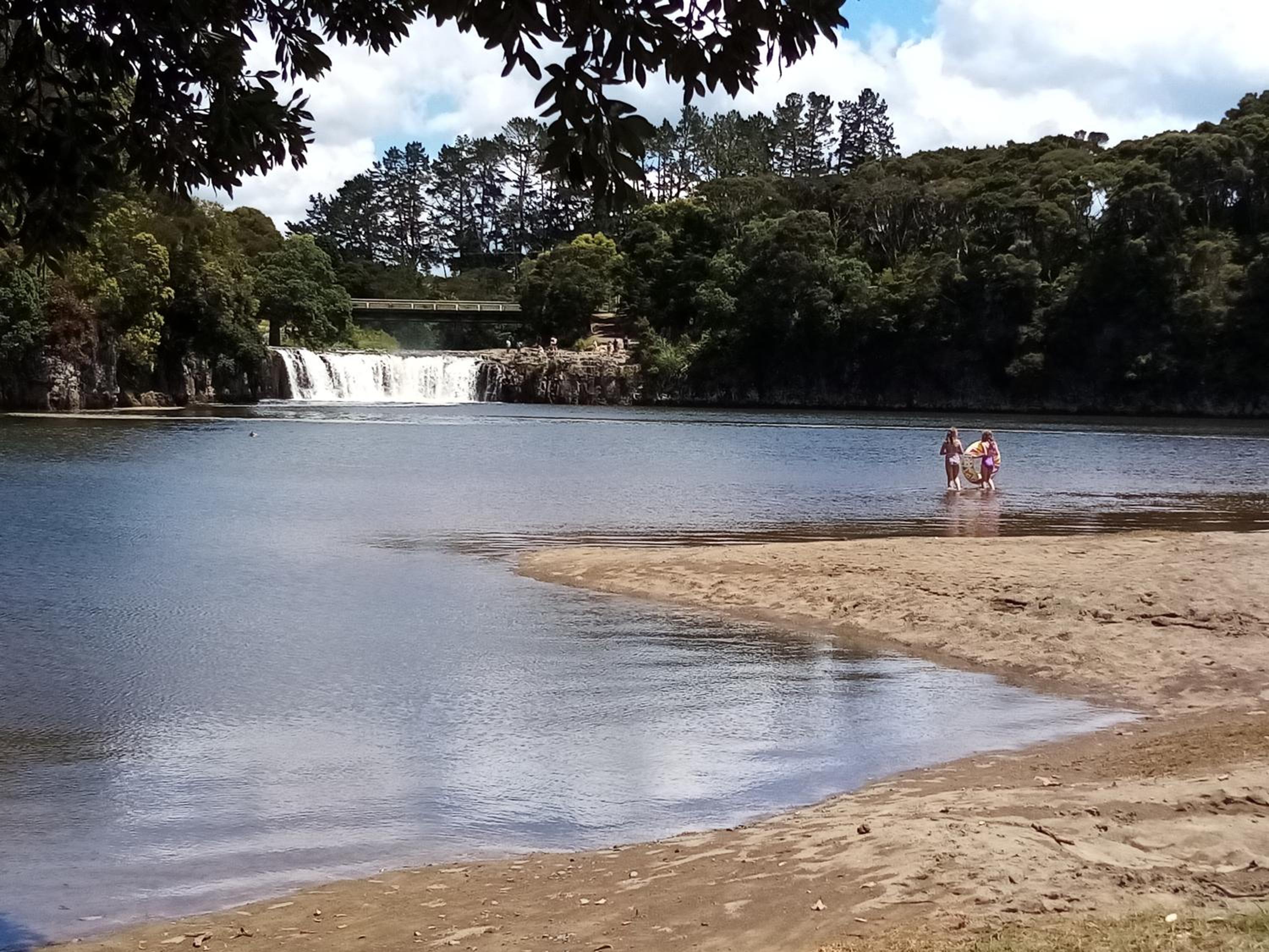 Waterfalls Estate - Motel & Campground