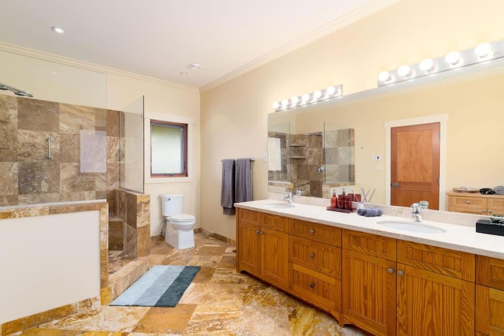 Season Premiere Winery-Bed & Breakfast in vineyard
