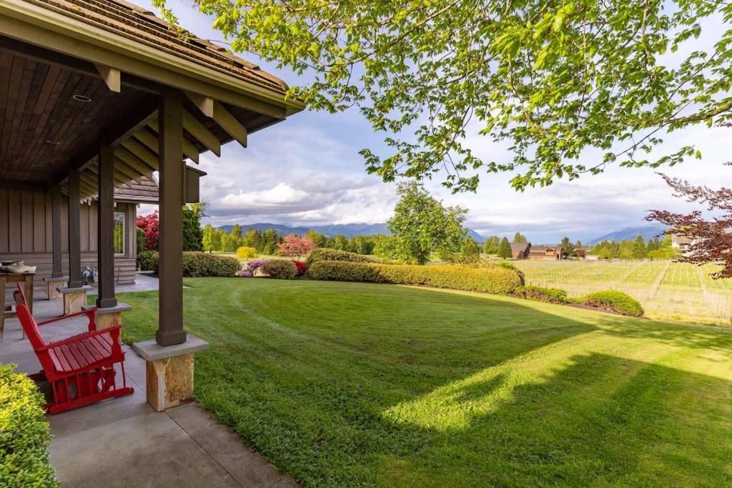 Season Premiere Winery-Bed & Breakfast in vineyard