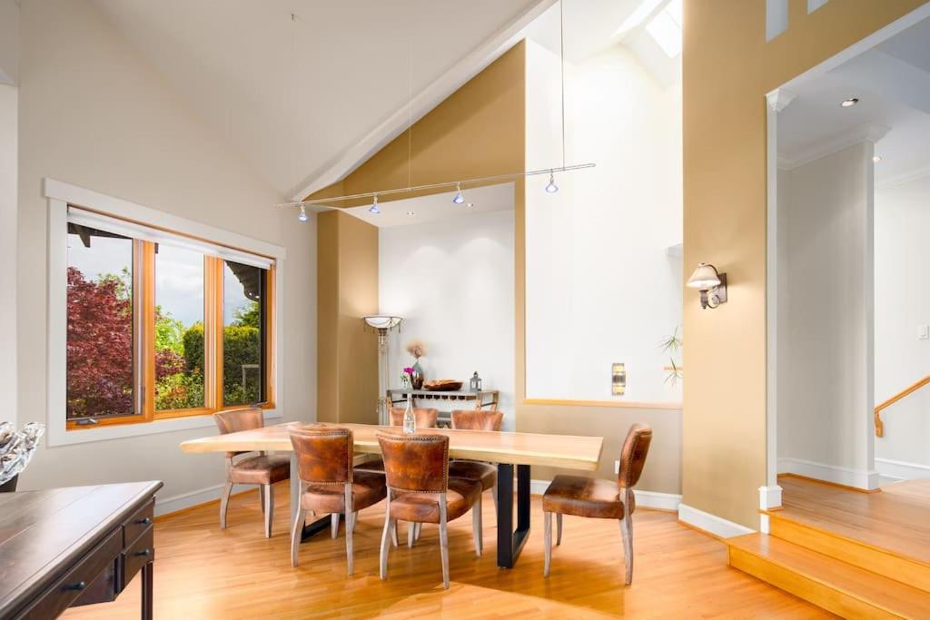 Season Premiere Winery-Bed & Breakfast in vineyard