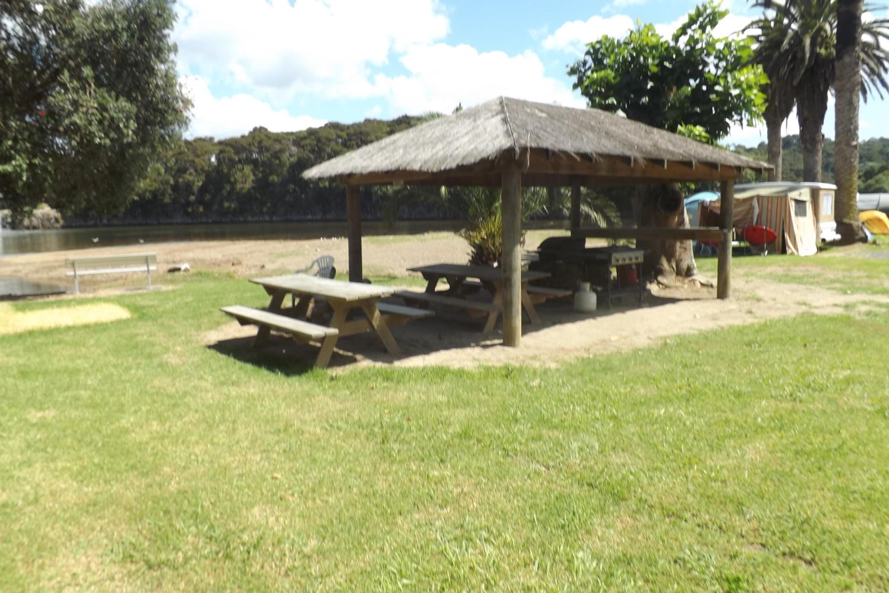 Waterfalls Estate - Motel & Campground