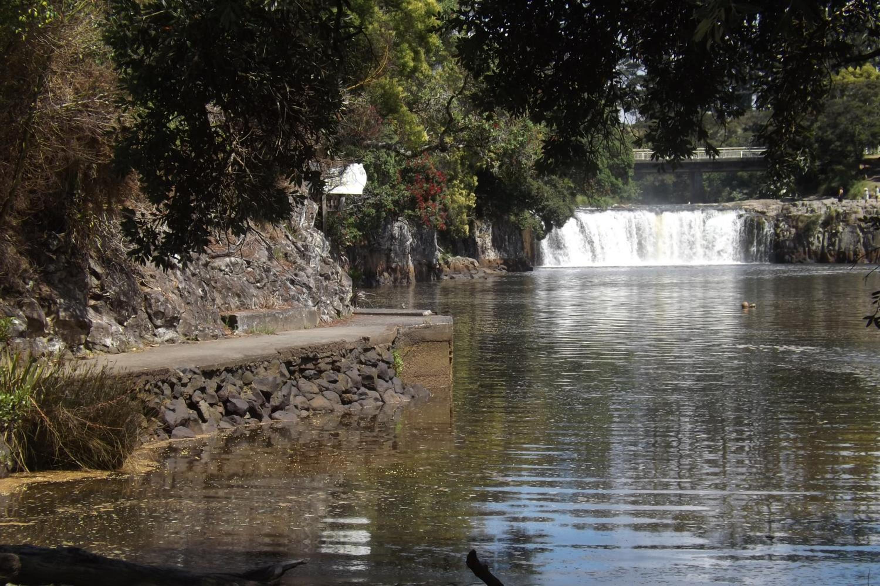 Waterfalls Estate - Motel & Campground