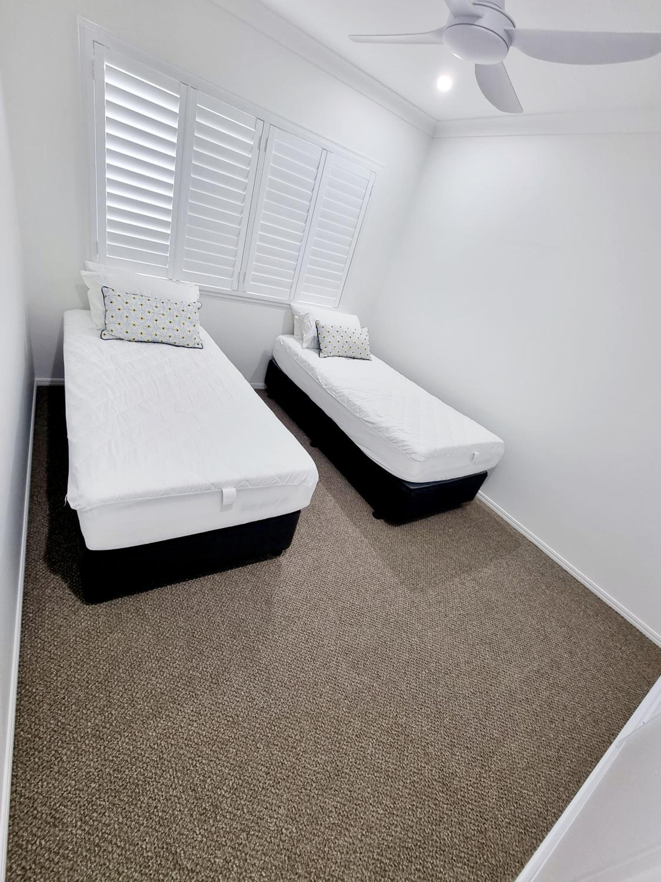 Large and Private Executive Home - Secure parking for boats