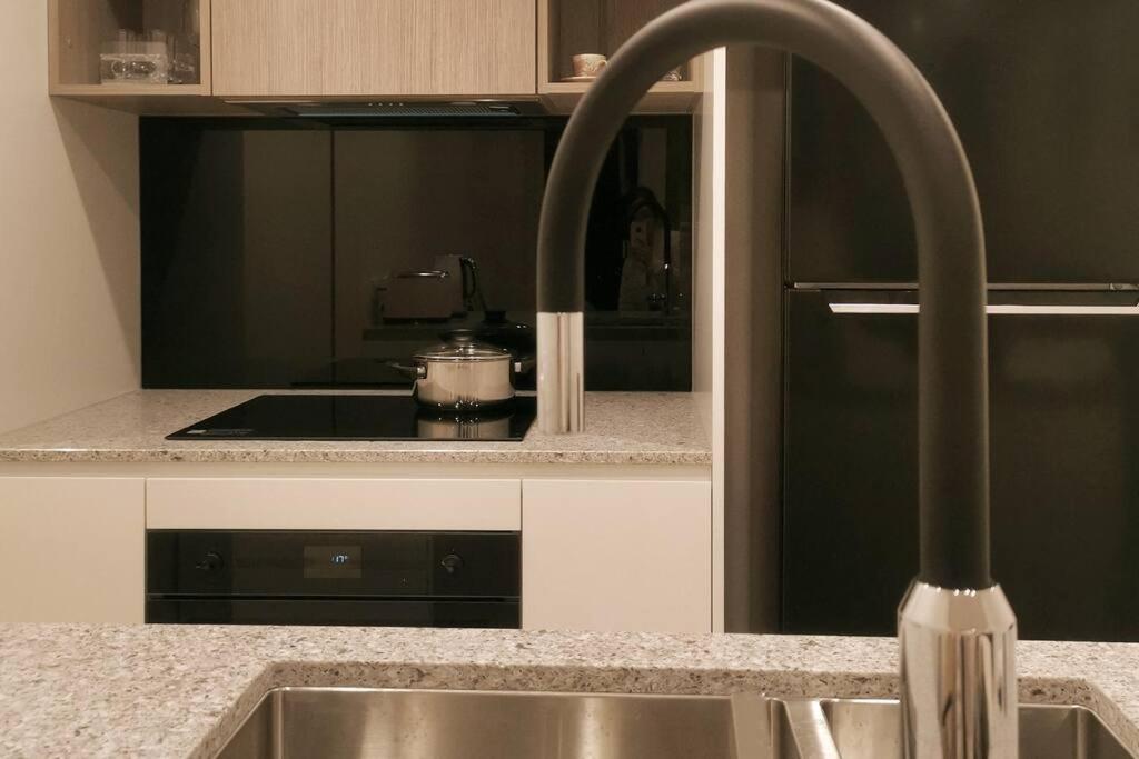 Modern 1-bedroom unit in the heart of Canberra