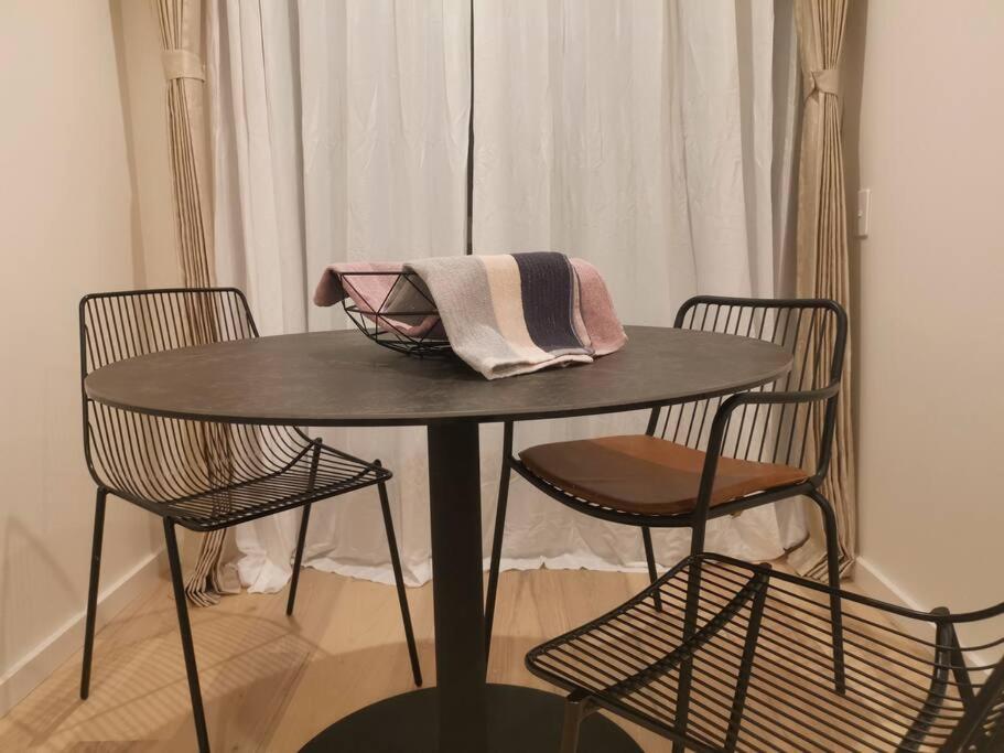 Modern 1-bedroom unit in the heart of Canberra