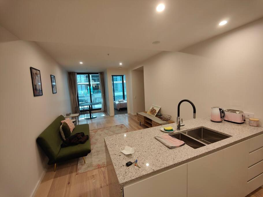 Modern 1-bedroom unit in the heart of Canberra