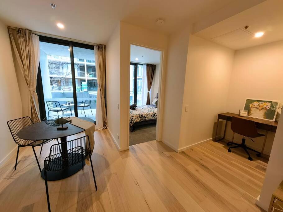 Modern 1-bedroom unit in the heart of Canberra