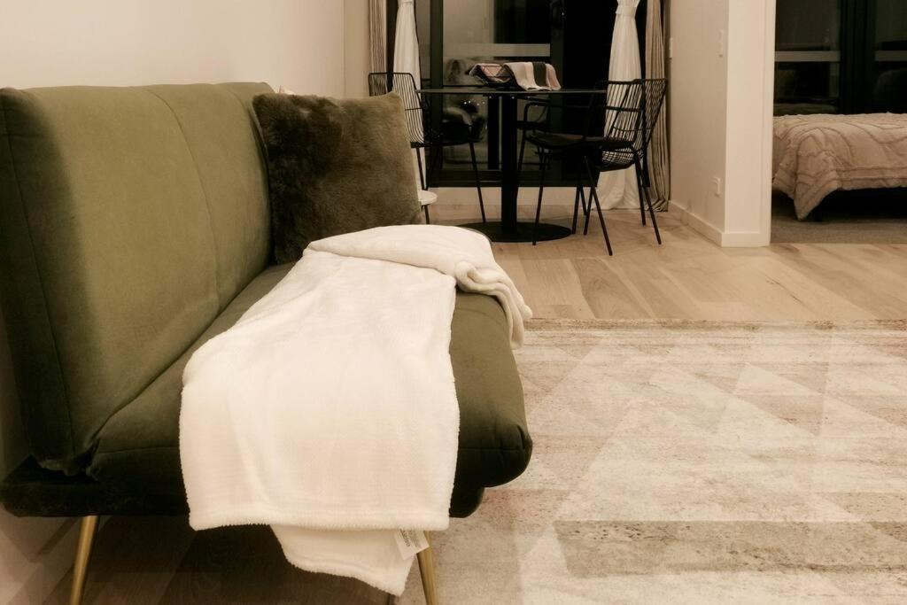 Modern 1-bedroom unit in the heart of Canberra