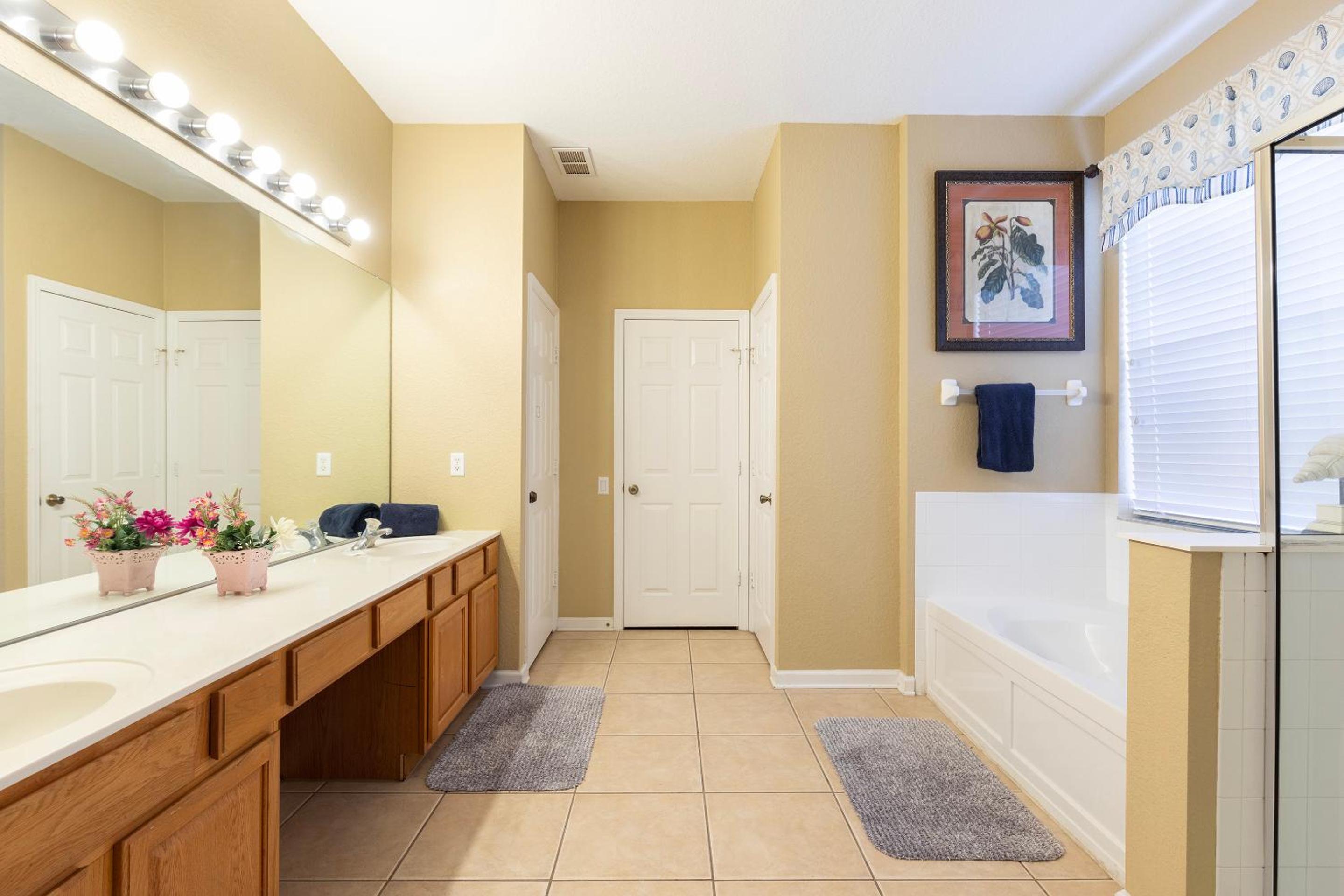 Windsor Hills Resort 2 Miles to Disney 6-Bedroom 4-Bathrooms Villa with Private Pool and Spa