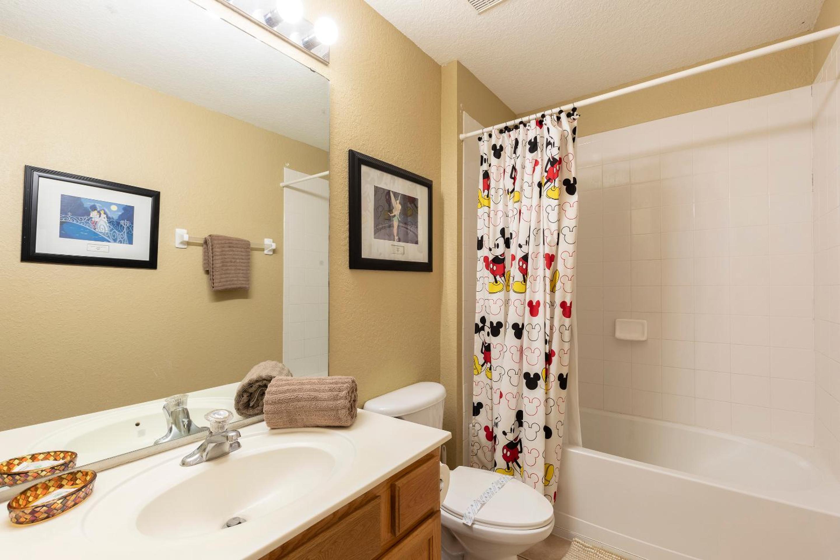 Windsor Hills Resort 2 Miles to Disney 6-Bedroom 4-Bathrooms Villa with Private Pool and Spa
