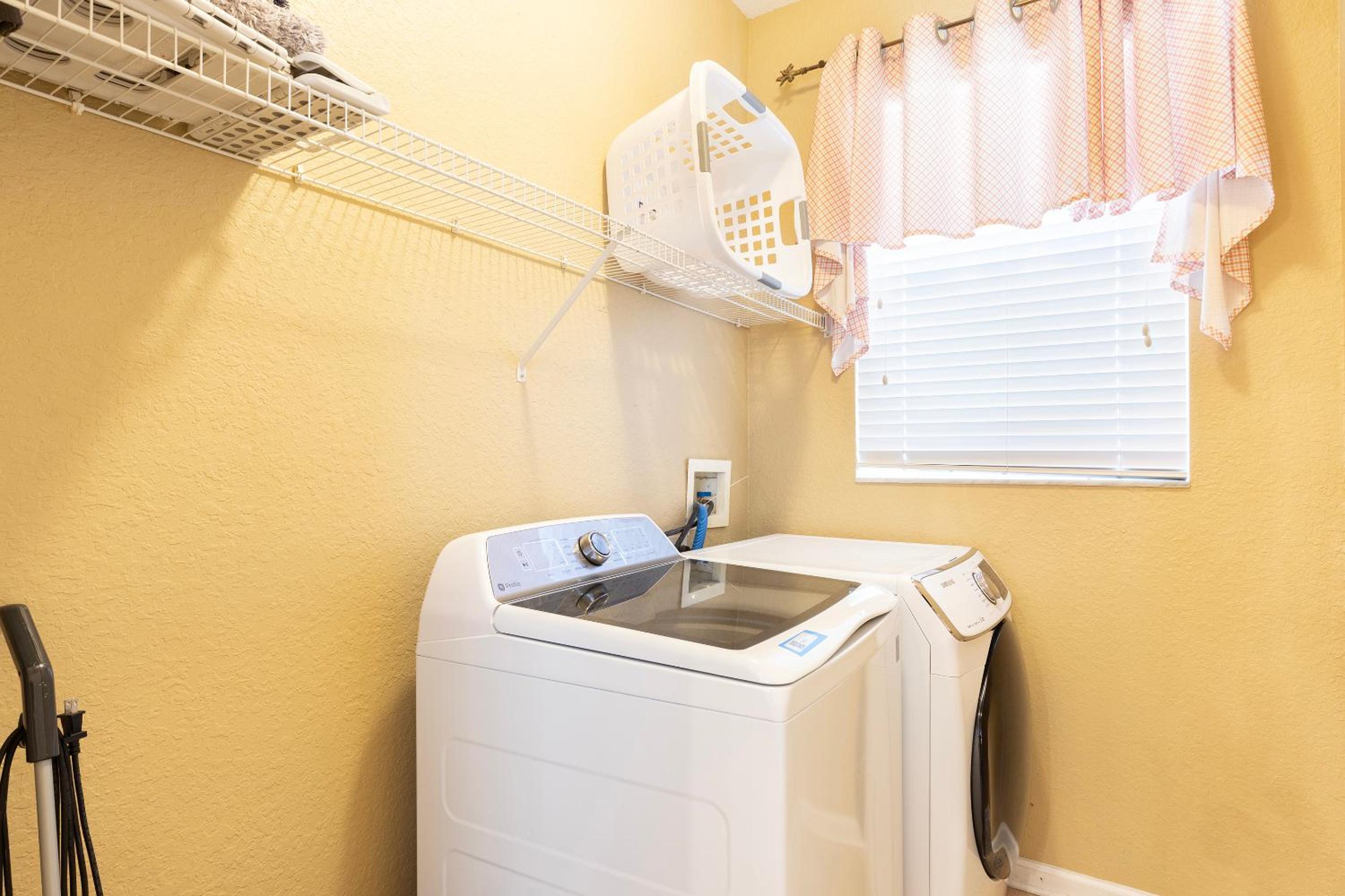 Windsor Hills Resort 2 Miles to Disney 6-Bedroom 4-Bathrooms Villa with Private Pool and Spa