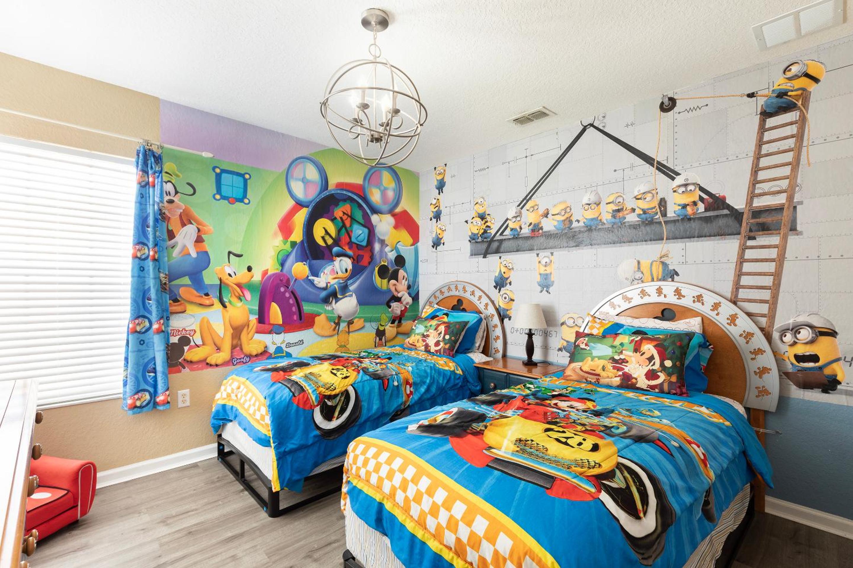 Windsor Hills Resort 2 Miles to Disney 6-Bedroom 4-Bathrooms Villa with Private Pool and Spa