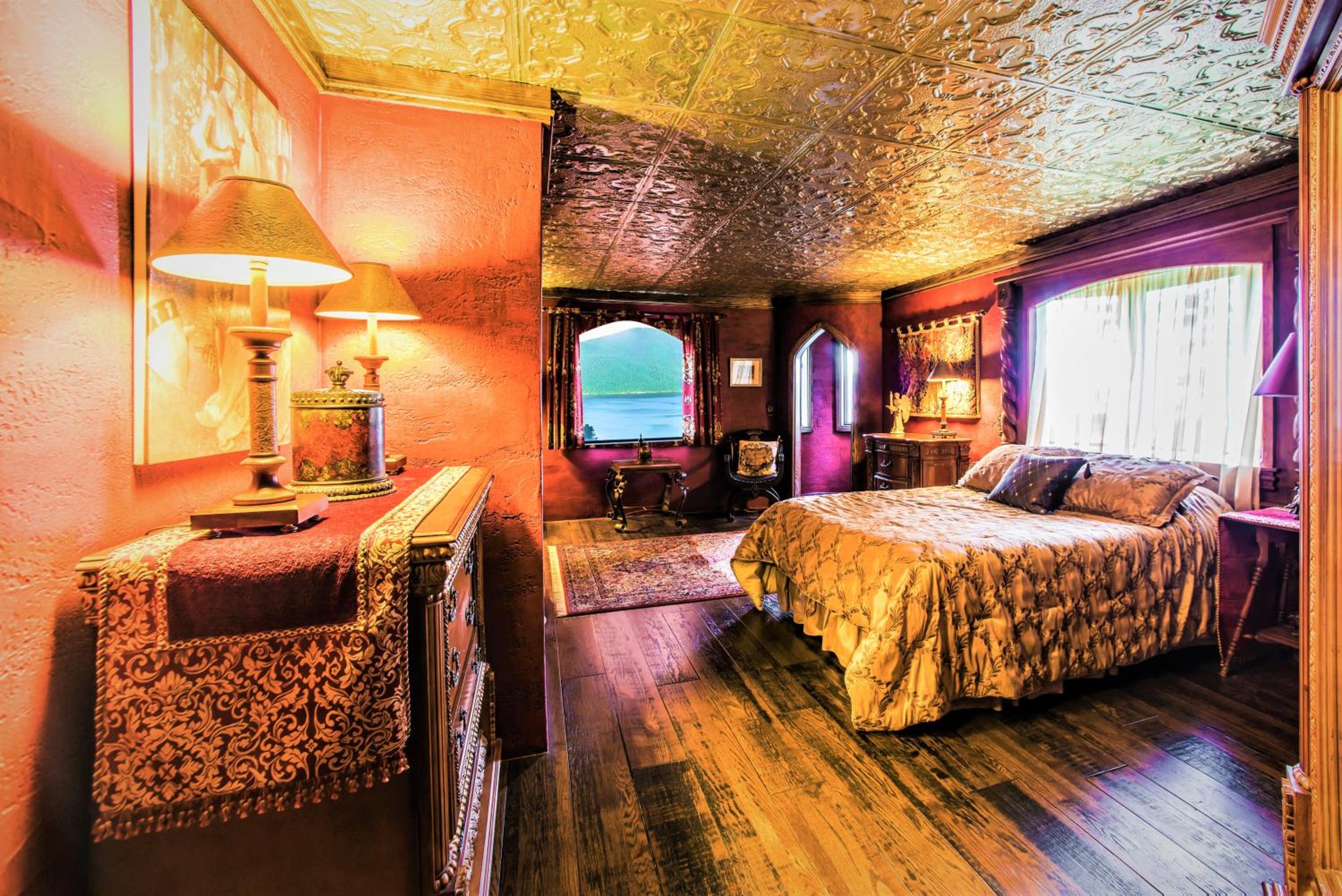 HIGHLANDS CASTLE overlooking Lake George plus 2 other CASTLES & SUITES