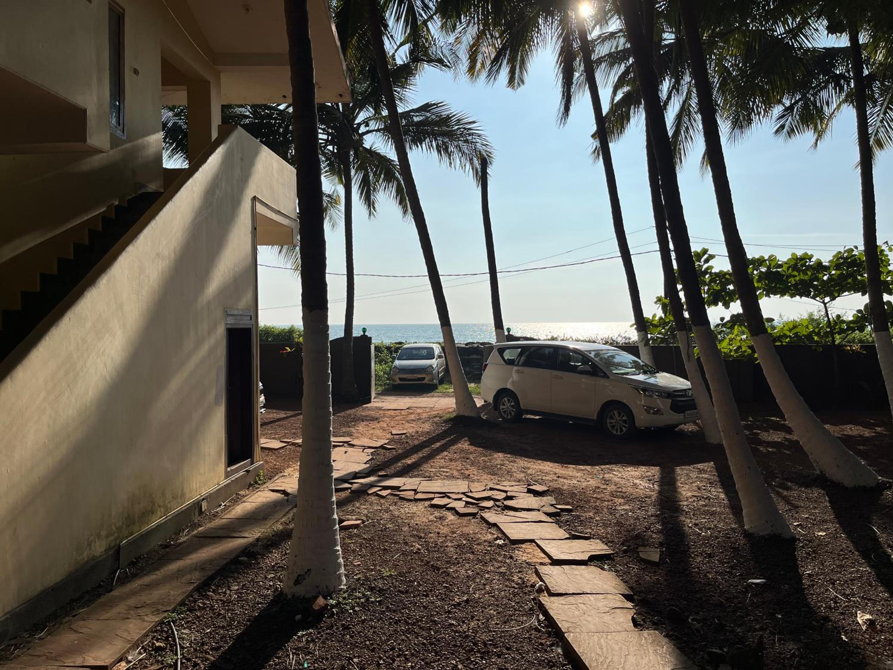 Kizhunna rock beach house, photo 13