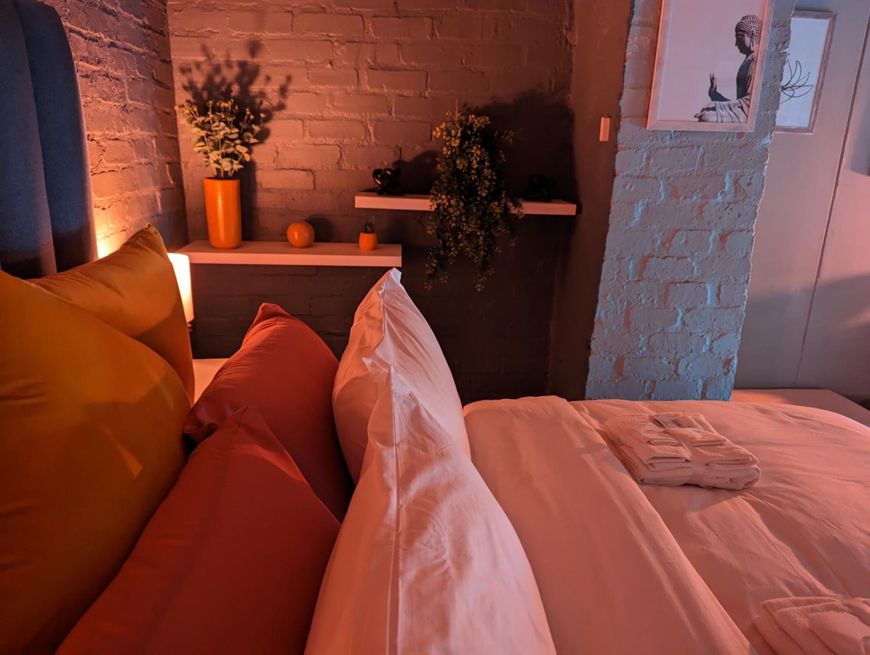 The Artful Cityscape Loft - Serenity In The City