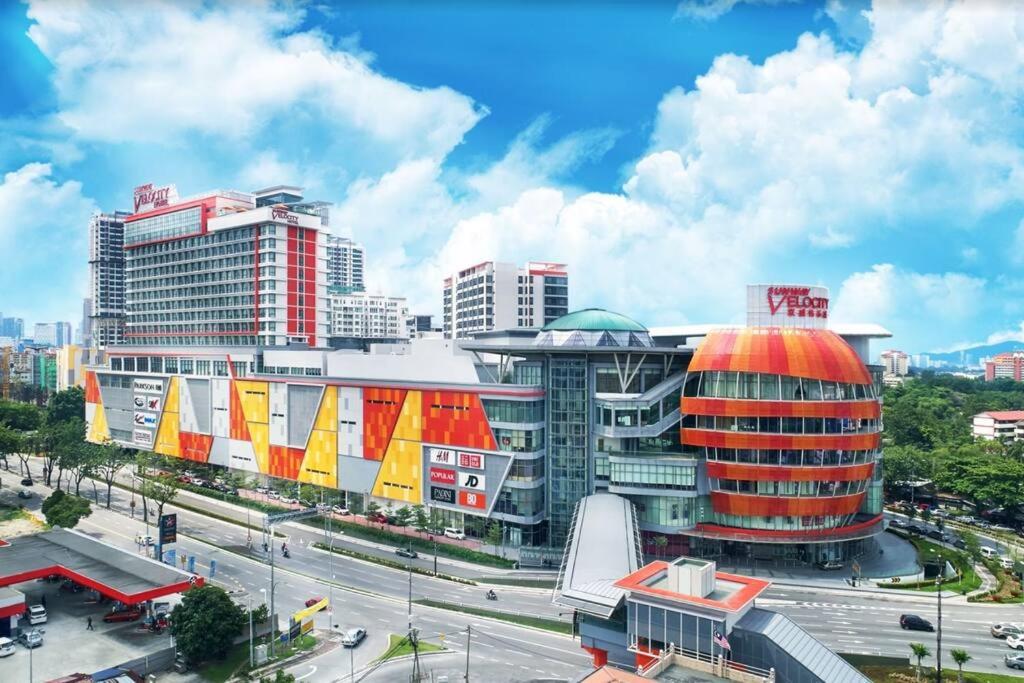 INS Style 5PAX 2R2B Sunway Velocity Linked