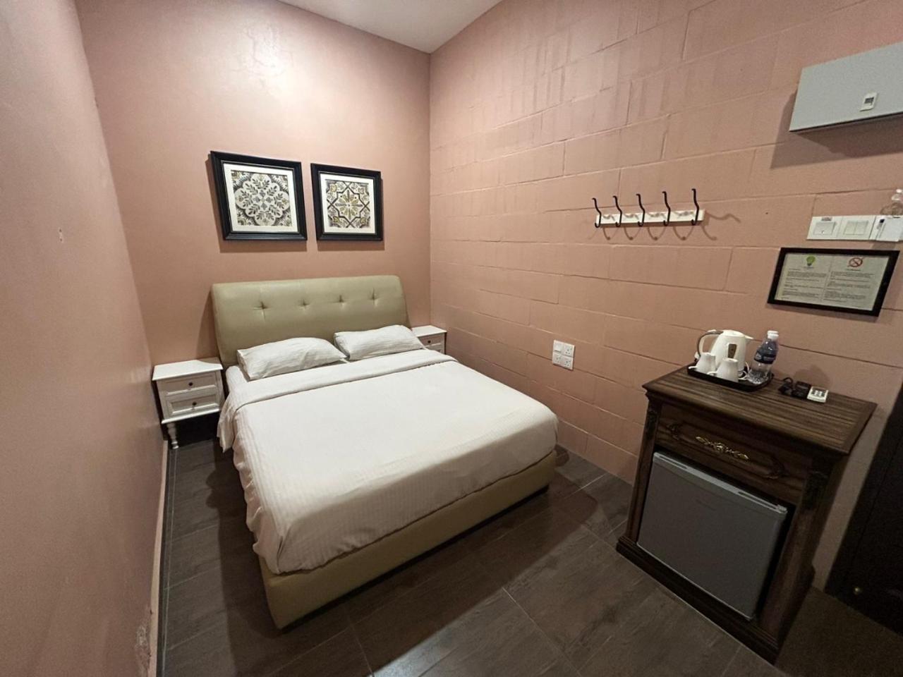Shamrock Guest House II