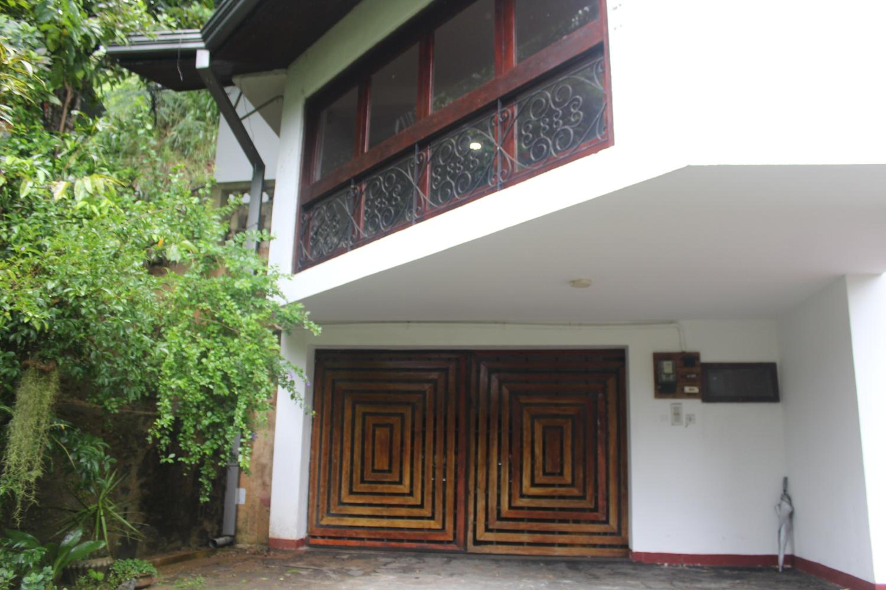 Hotel Lazy Bear Best Hostel in Kandy - Image 1