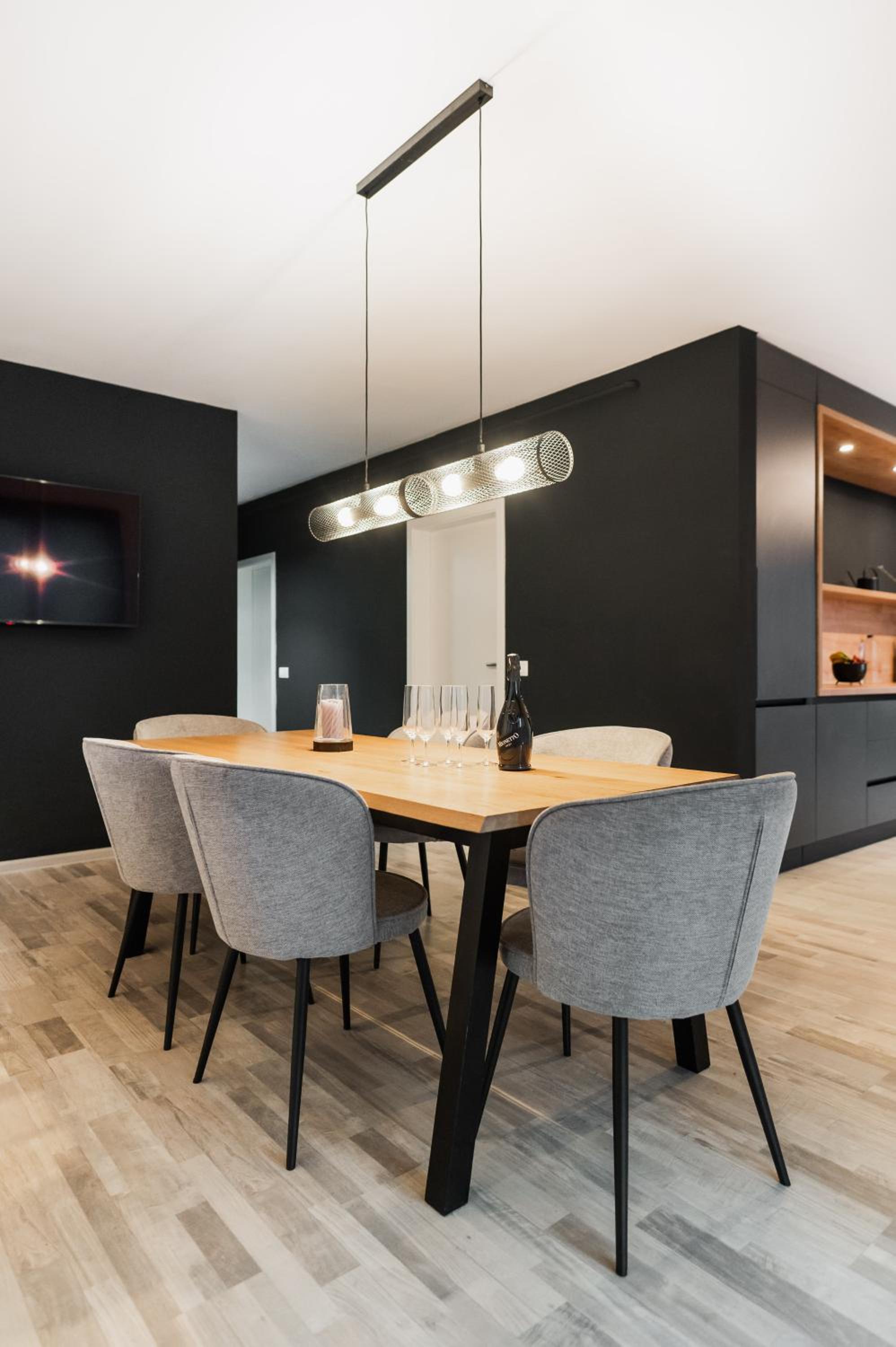 Hotel Skylark - Stockholm Penthouse With Jacuzzi, Home Theater & Panoramic View