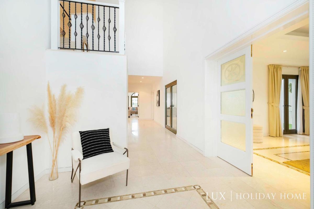 LUX The White Palm Villa