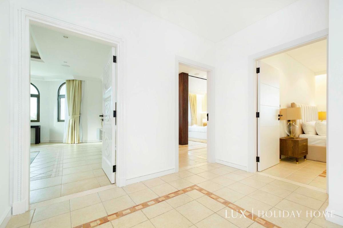 LUX The White Palm Villa