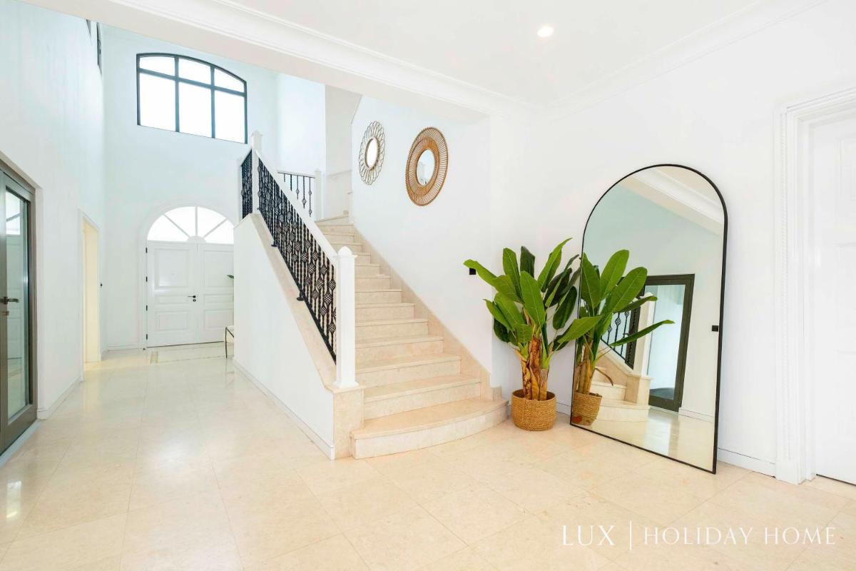 LUX The White Palm Villa
