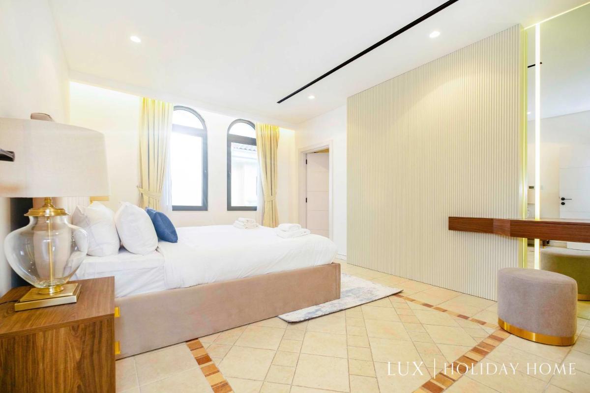 LUX The White Palm Villa