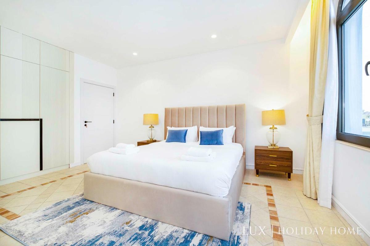 LUX The White Palm Villa