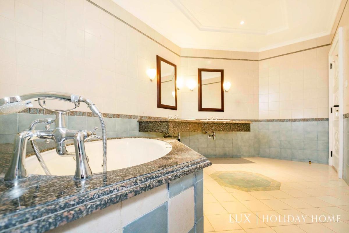 LUX The White Palm Villa