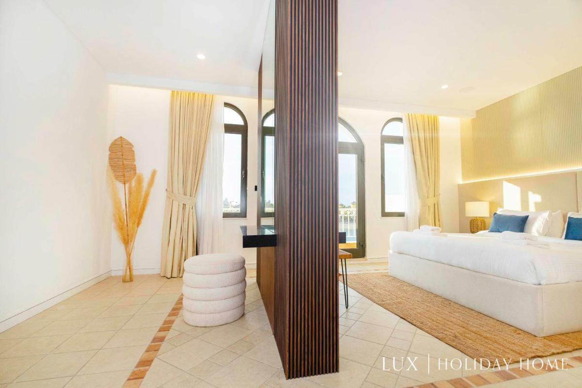LUX The White Palm Villa
