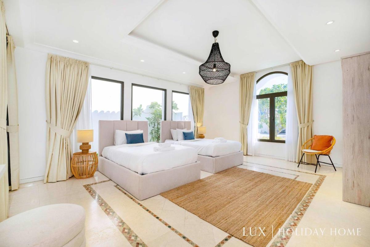 LUX The White Palm Villa
