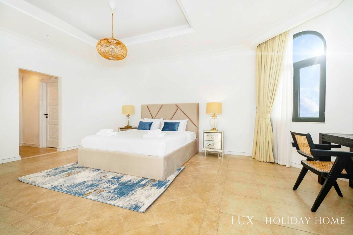 LUX The White Palm Villa