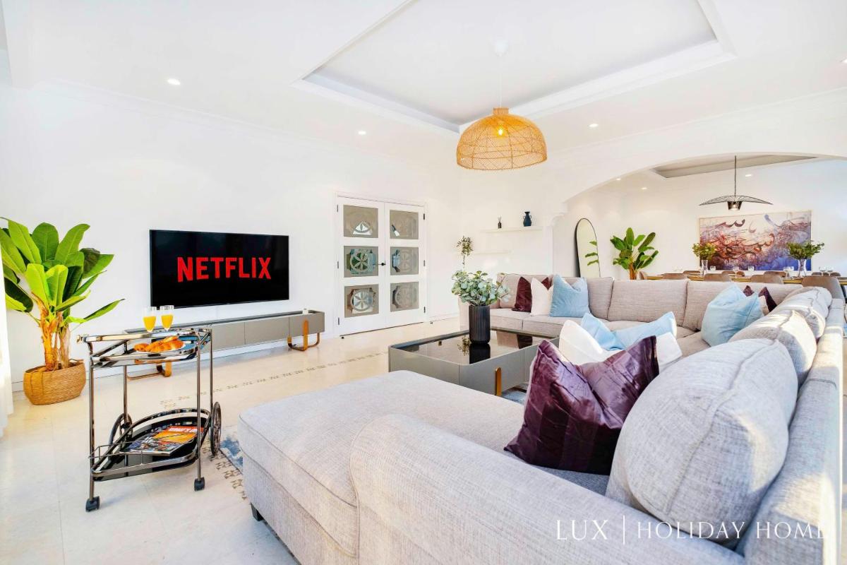 LUX The White Palm Villa
