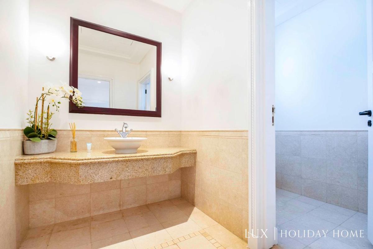LUX The White Palm Villa