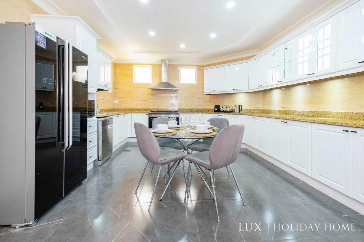 LUX The White Palm Villa