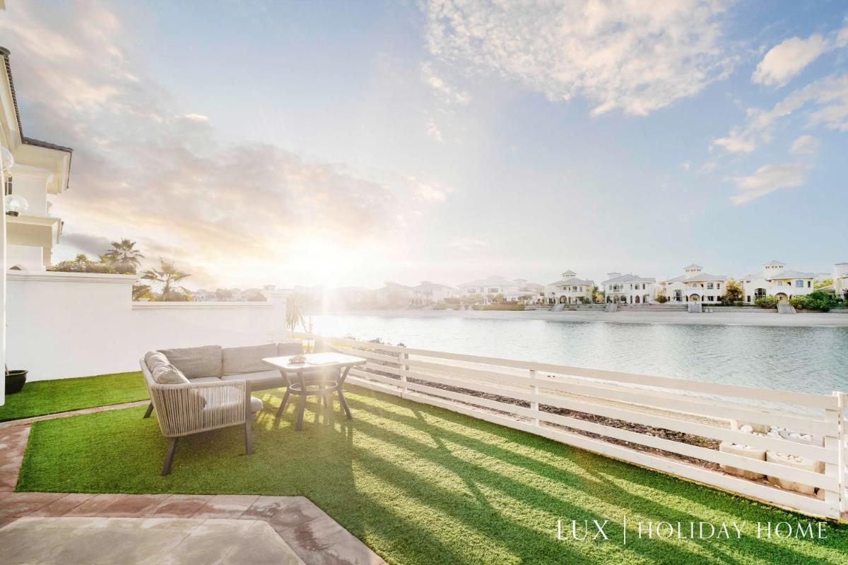 LUX The White Palm Villa