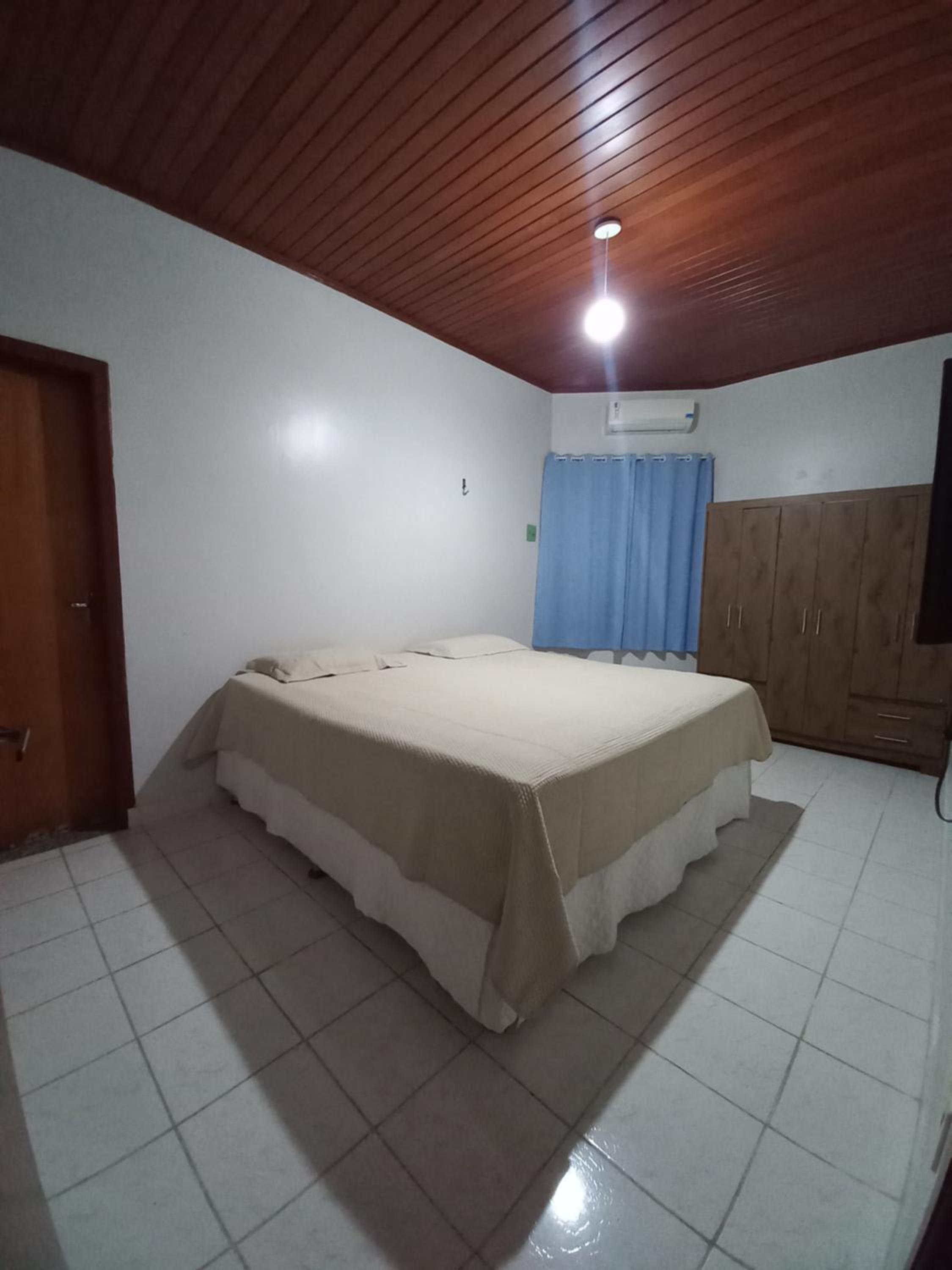 CASA COM PISCINA EM ÁREA NOBRE