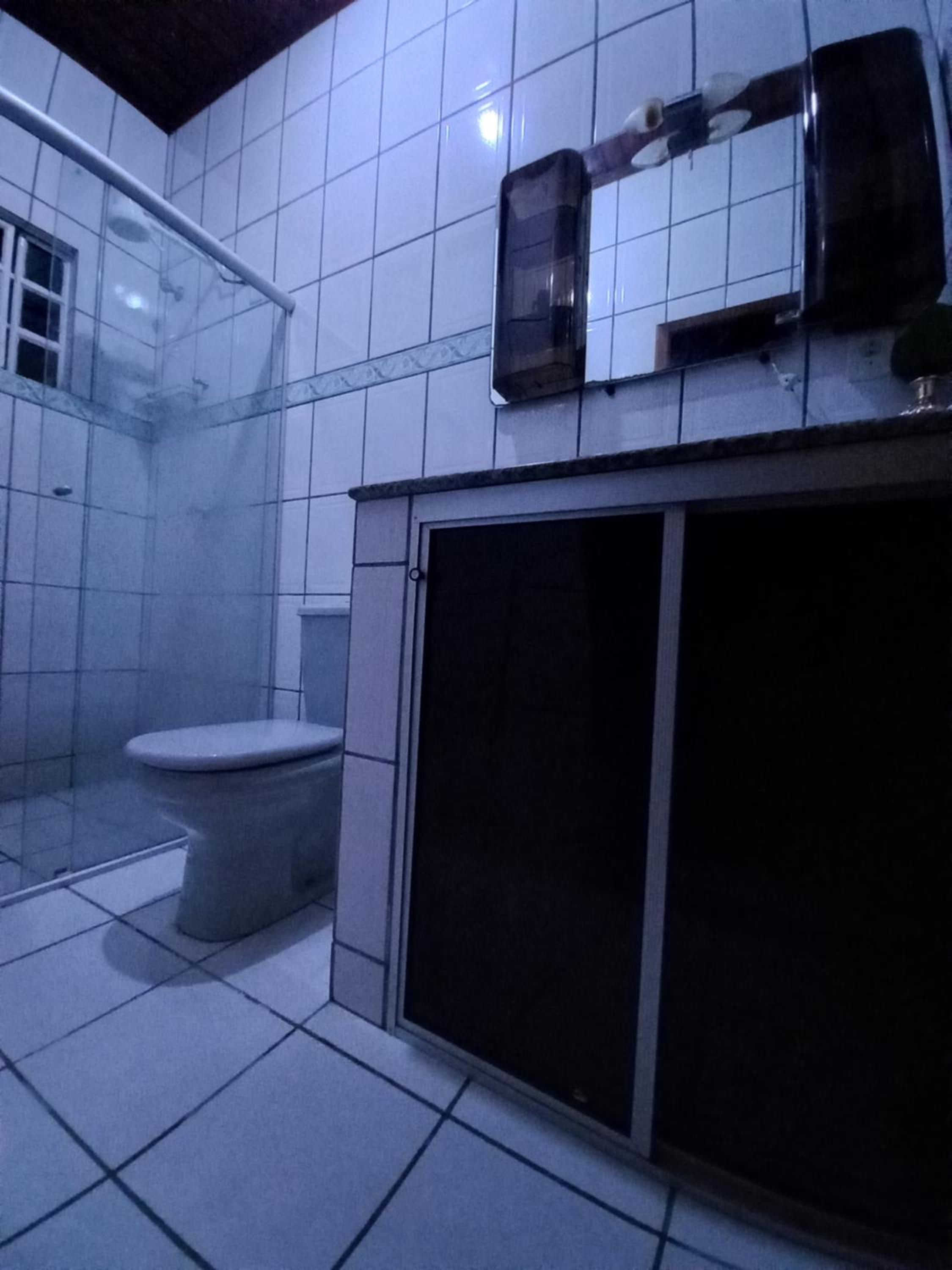 CASA COM PISCINA EM ÁREA NOBRE