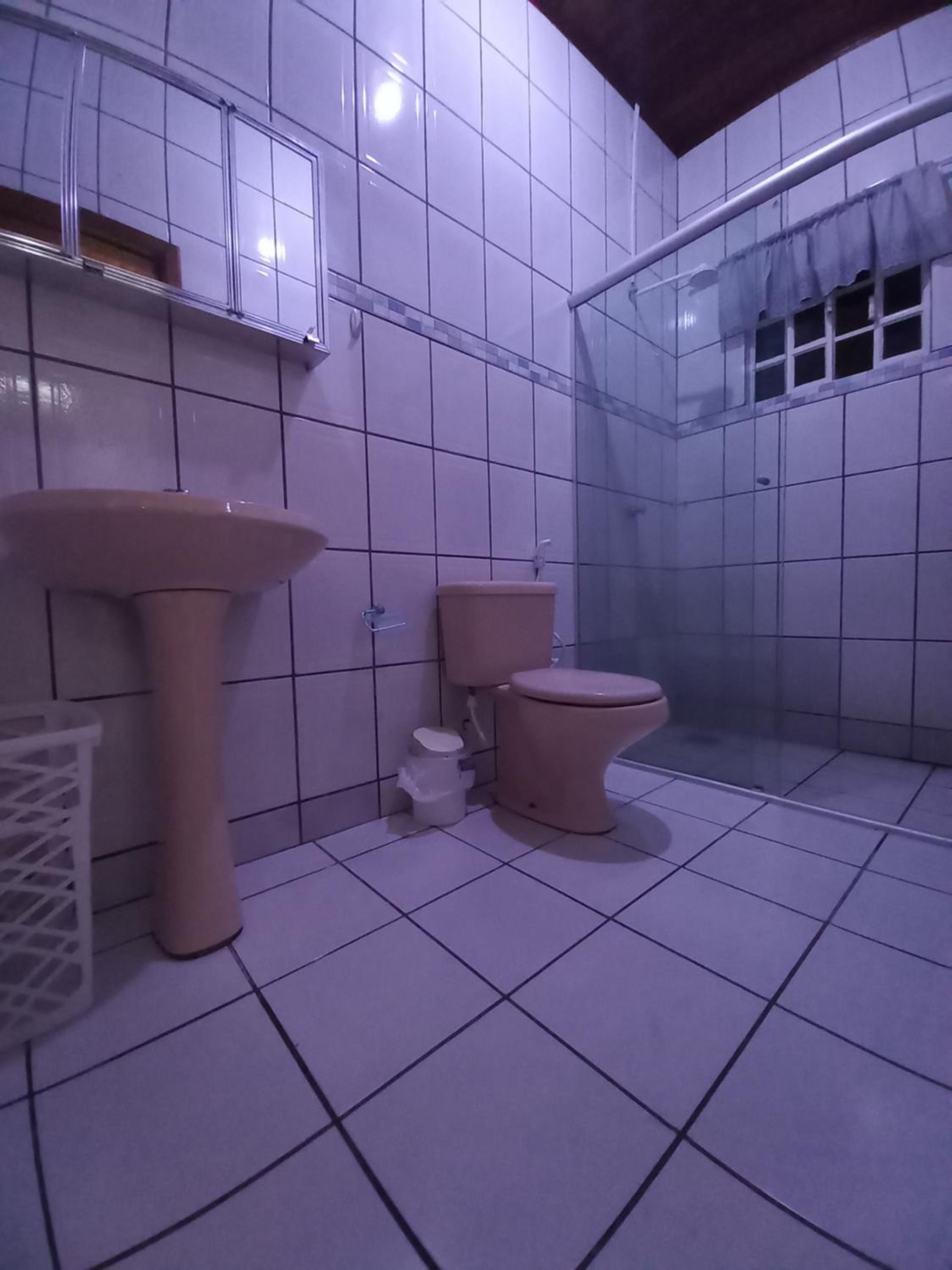 CASA COM PISCINA EM ÁREA NOBRE