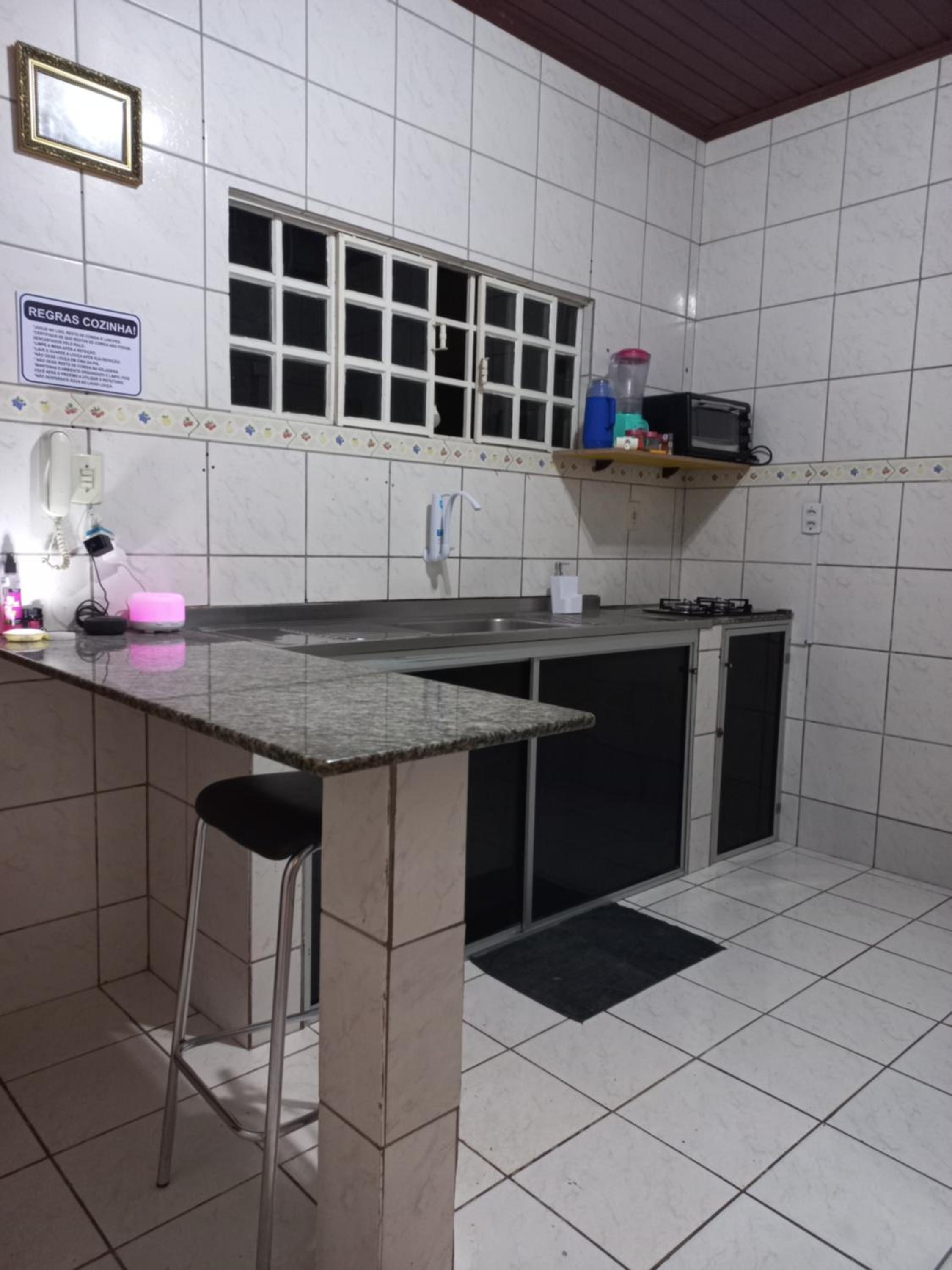 CASA COM PISCINA EM ÁREA NOBRE