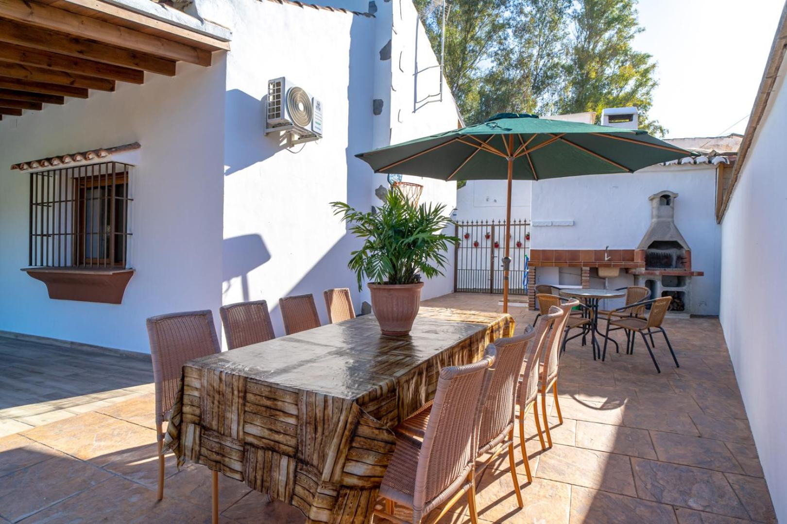Casa rural de diseño con piscina y barbacoa