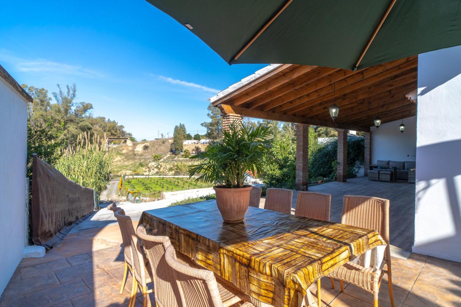 Casa rural de diseño con piscina y barbacoa