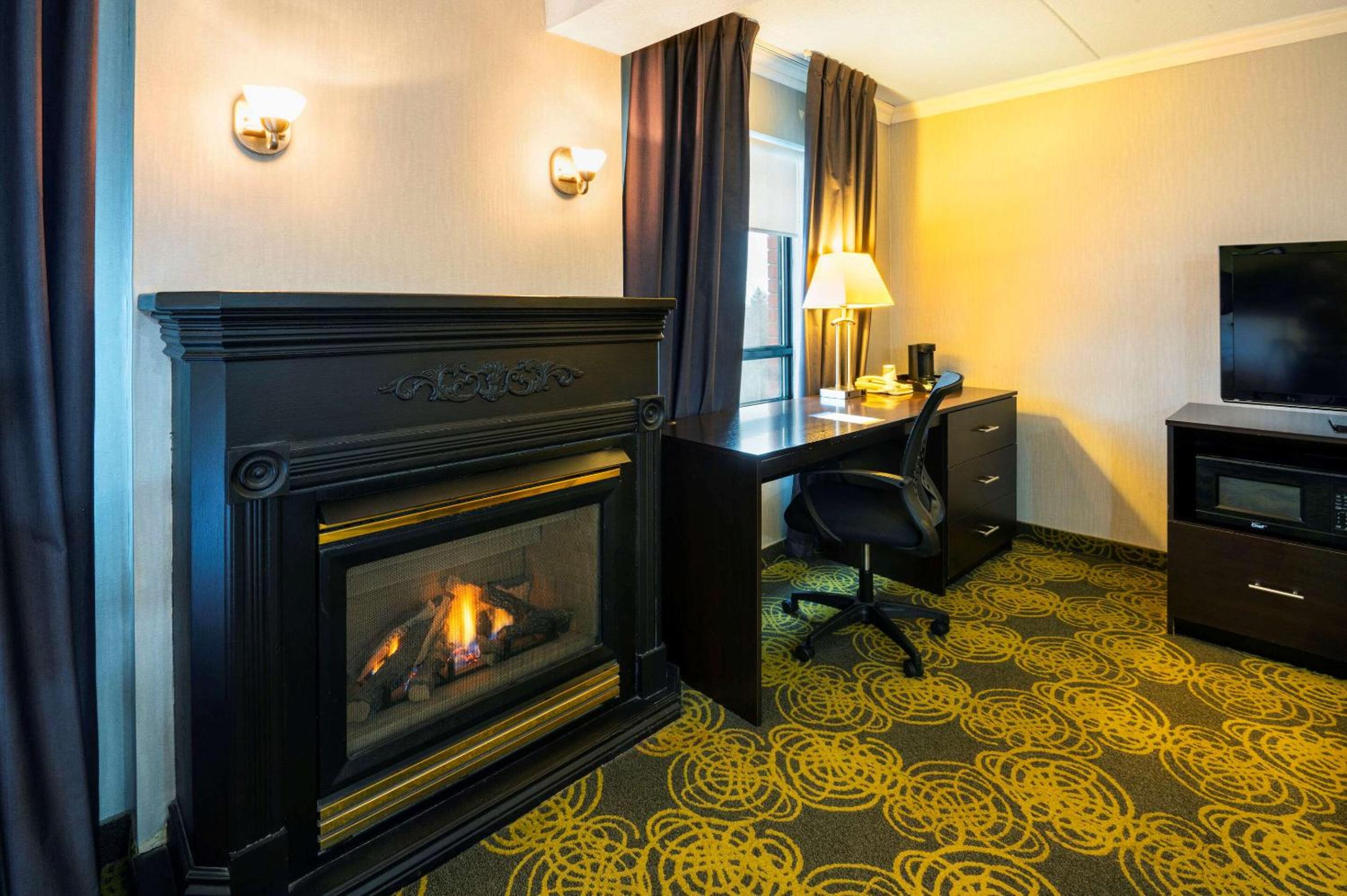 Peterborough Vacations - Comfort Hotel  Suites - Property Image 10