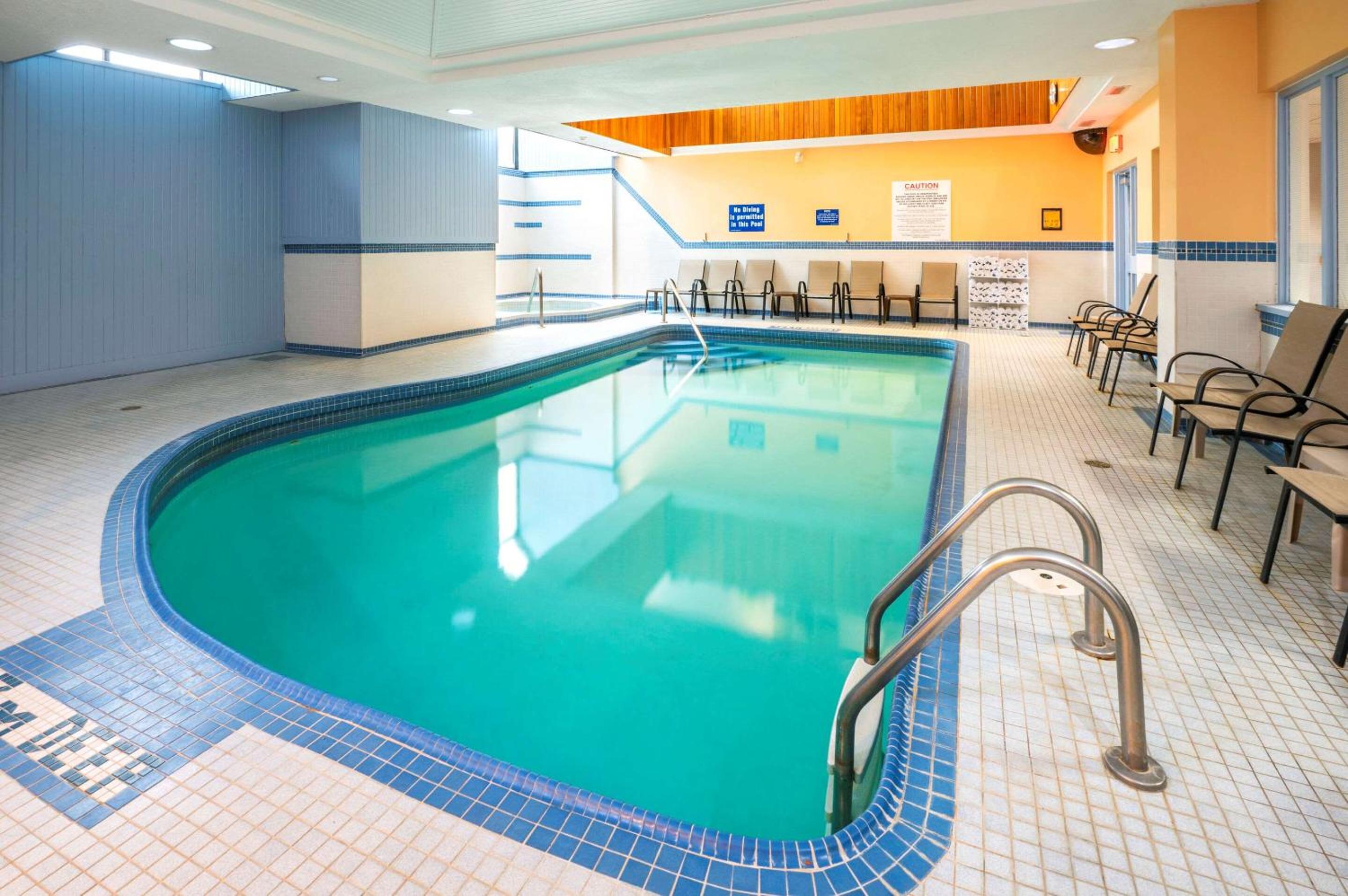 Peterborough Vacations - Comfort Hotel  Suites - Property Image 9