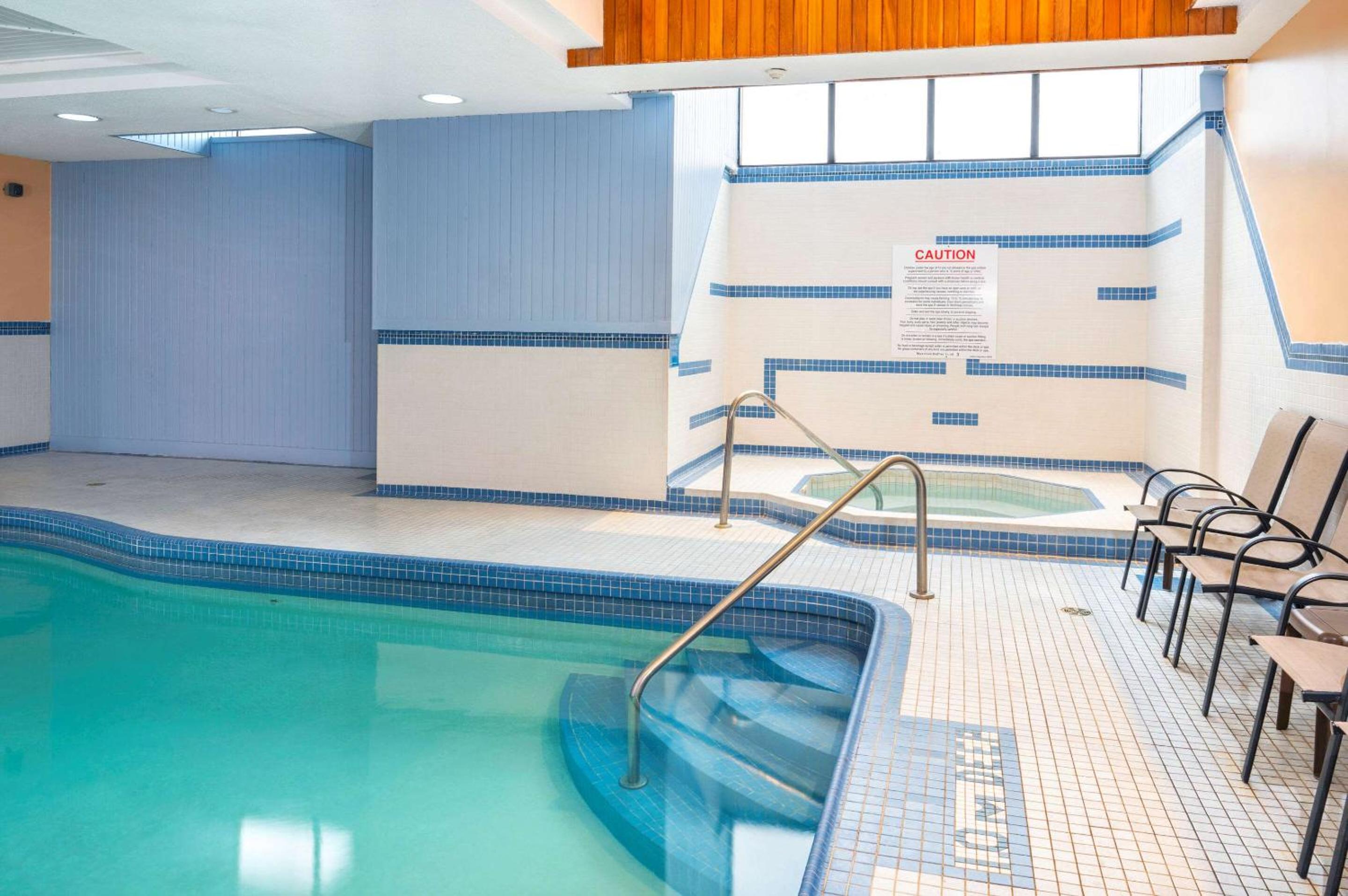 Peterborough Vacations - Comfort Hotel  Suites - Property Image 8