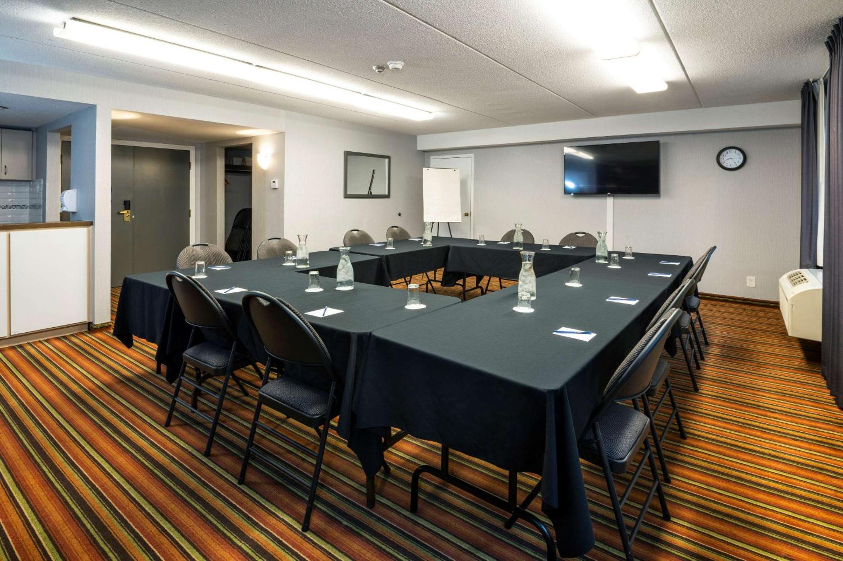 Peterborough Vacations - Comfort Hotel  Suites - Property Image 5