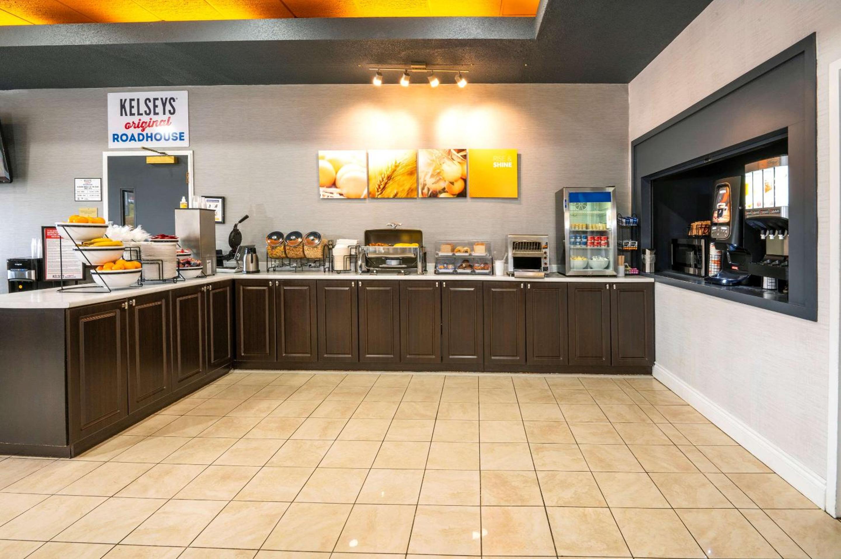 Peterborough Vacations - Comfort Hotel  Suites - Property Image 3