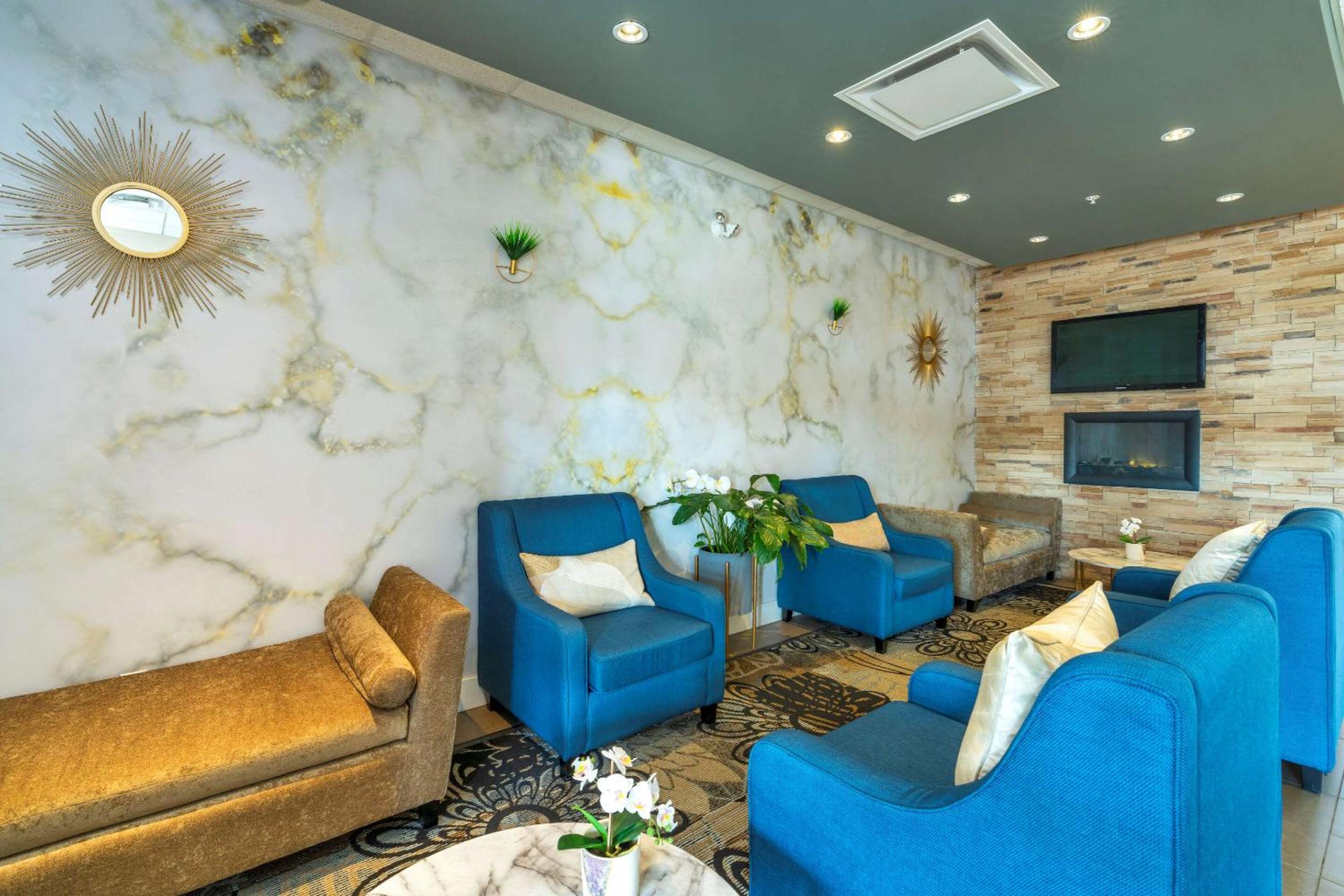 Surrey Vacations - Comfort Inn  Suites - Property Image 29