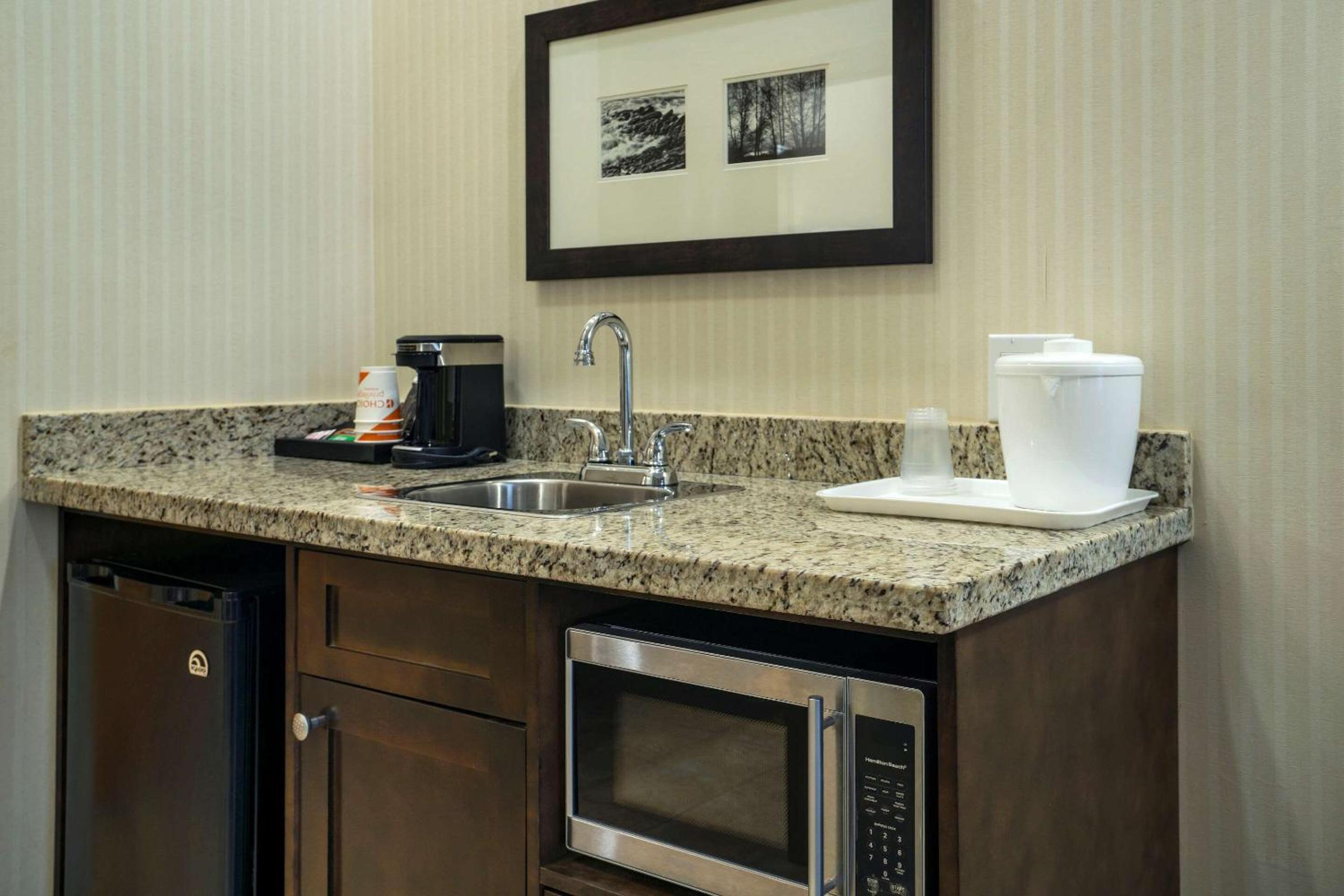 Surrey Vacations - Comfort Inn  Suites - Property Image 35