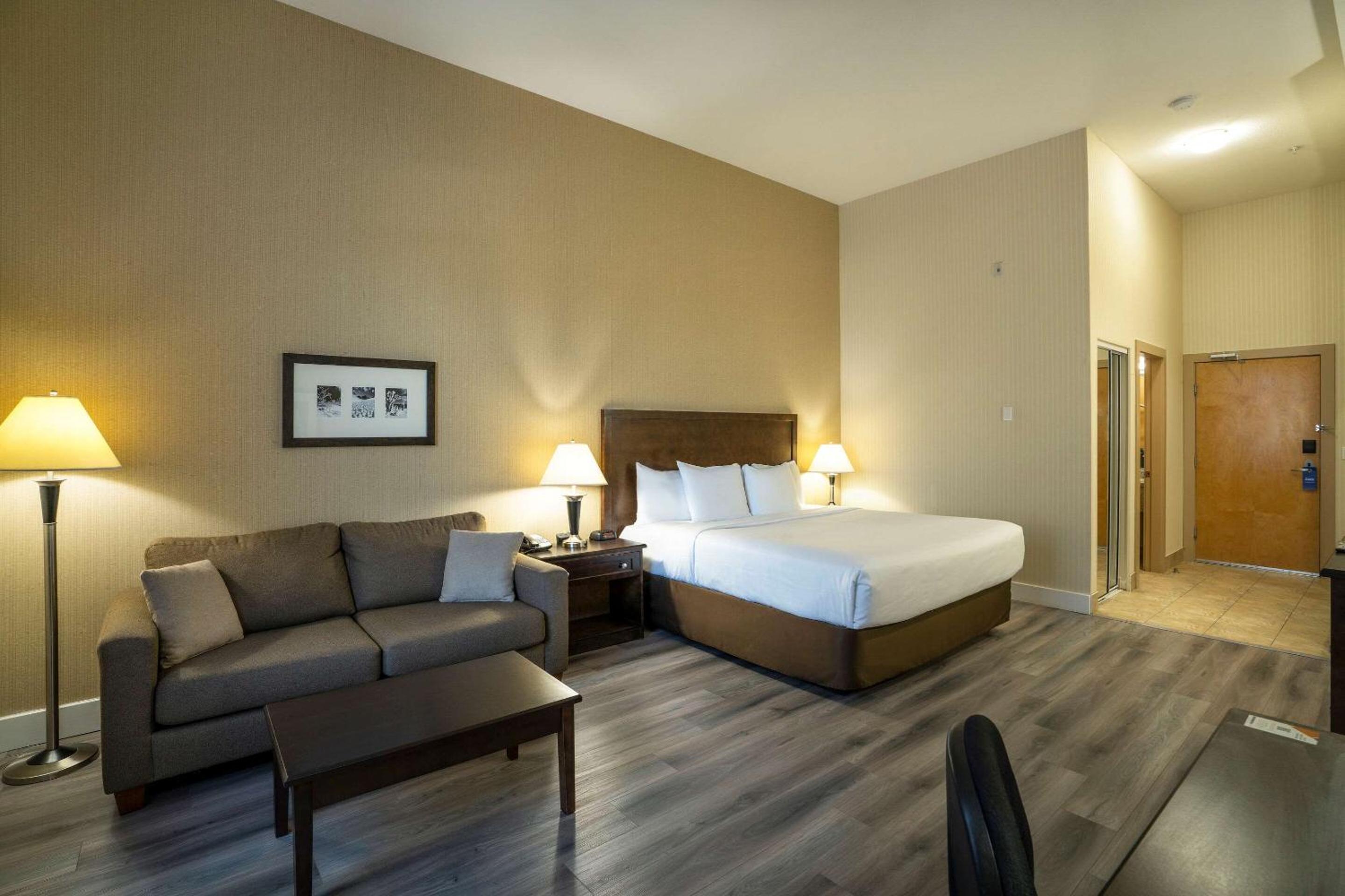 Surrey Vacations - Comfort Inn  Suites - Property Image 34